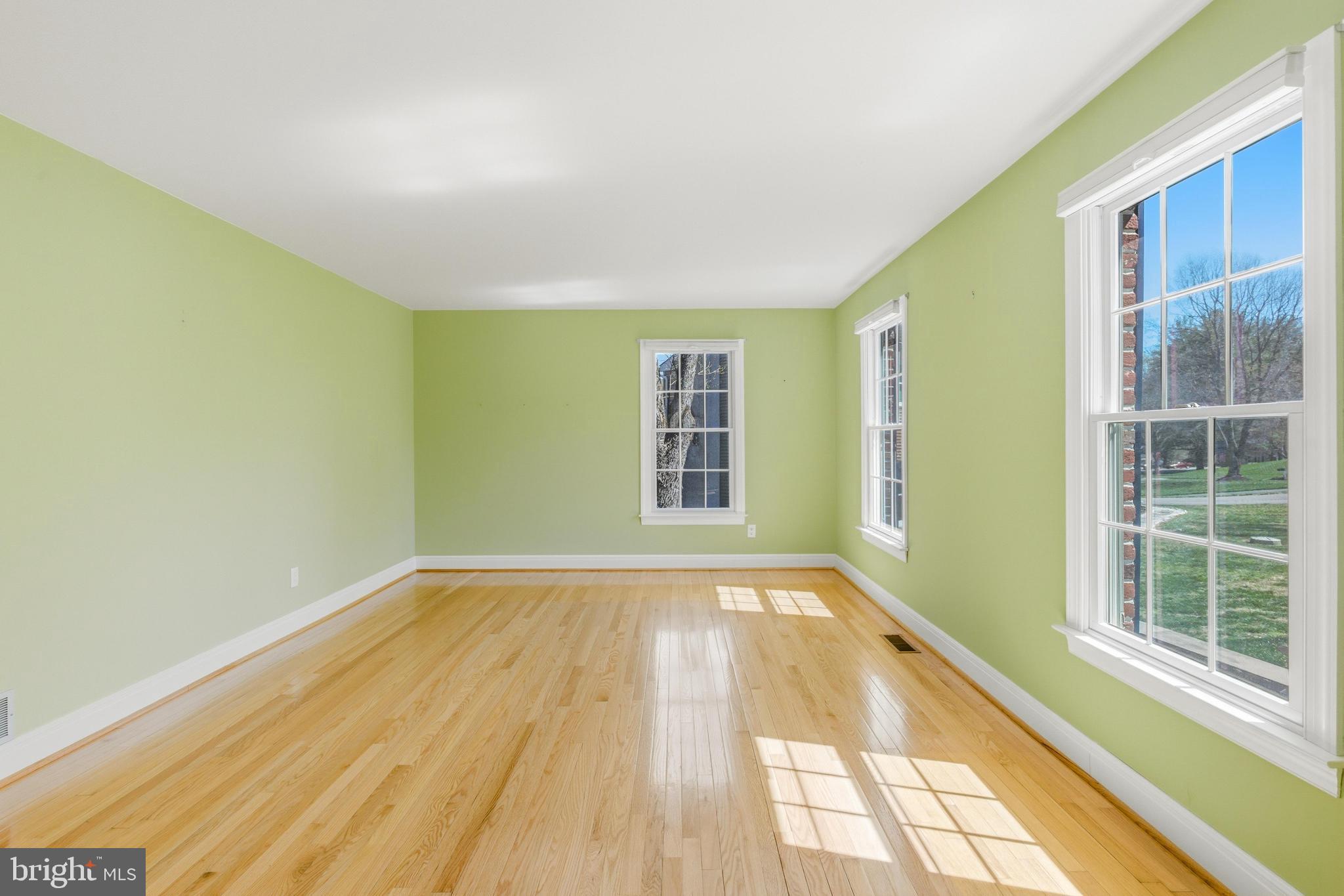 76 Colonial Circle Thornton, PA 19373 - Photo 12 of 42 Living Room