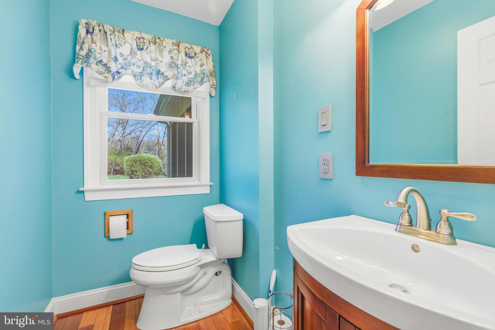 76 Colonial Circle Thornton, PA 19373 - Photo 15 of 42 First floor powder room