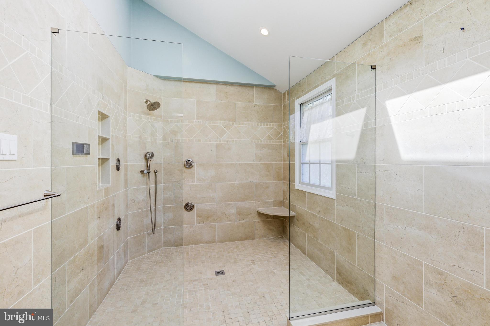 76 Colonial Circle Thornton, PA 19373 - Photo 27 of 42 Primary Bathroom with Body Jets