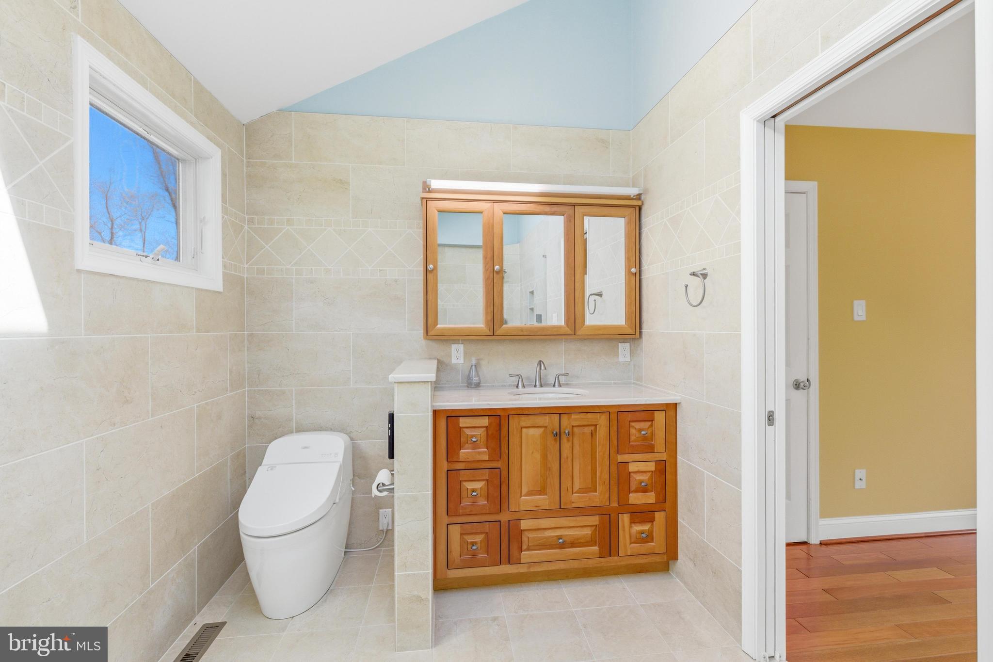 76 Colonial Circle Thornton, PA 19373 - Photo 29 of 42 Primary Bathroom