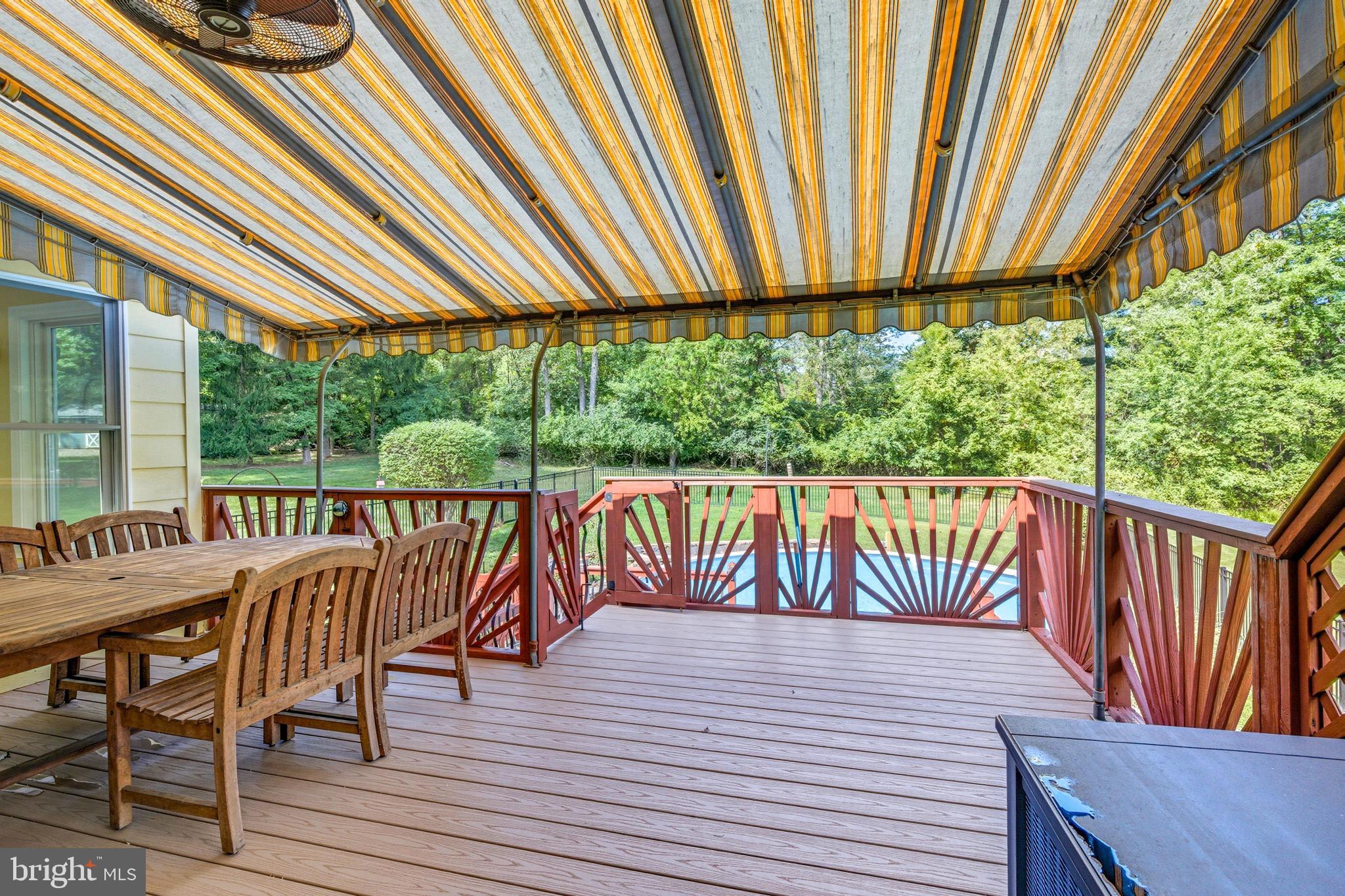 76 Colonial Circle Thornton, PA 19373 - Photo 36 of 42 Deck with Awning