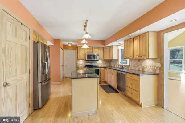 $850,000 | 76 Colonial Circle, Thornton, PA 19373