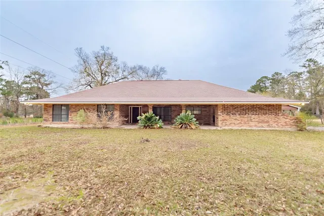 $210,000 | 220 Woodland Drive, Oakdale, LA 71463