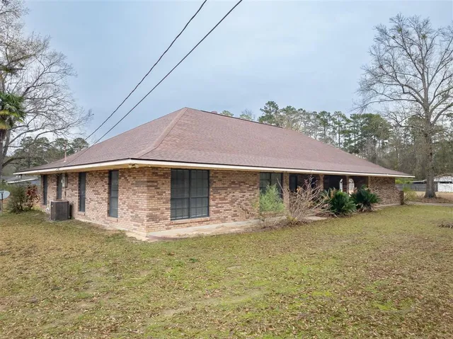 $210,000 | 220 Woodland Drive, Oakdale, LA 71463
