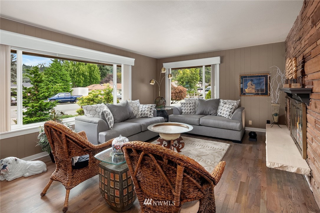 3909 Southeast 11th Street Renton, WA 98058 - Photo 3 of 25 Gallery Image 3