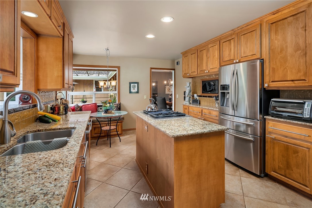 3909 Southeast 11th Street Renton, WA 98058 - Photo 6 of 25 Gallery Image 6
