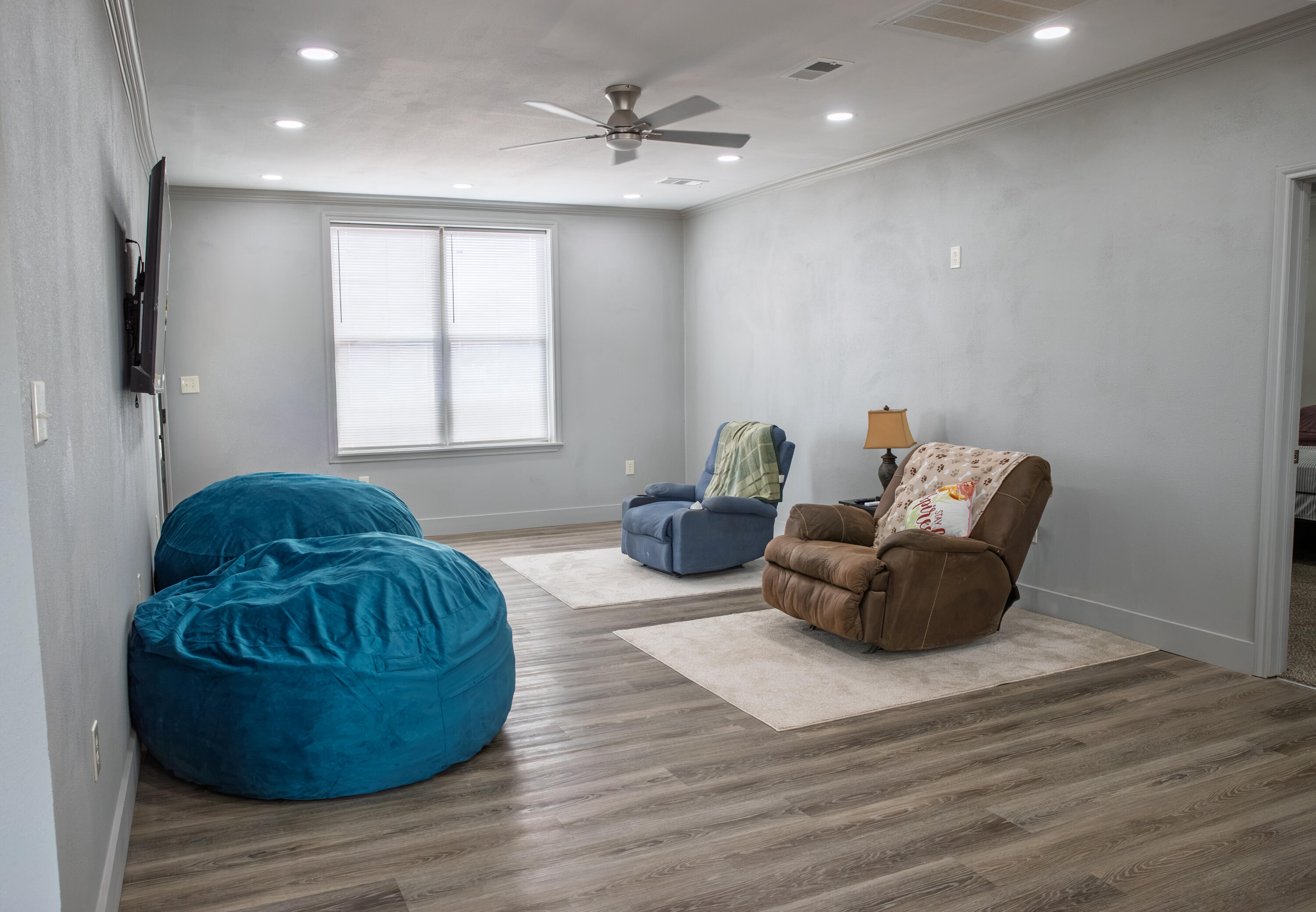 8233 County Road 6440 Lubbock, TX 79416 - Photo 5 of 25 living room