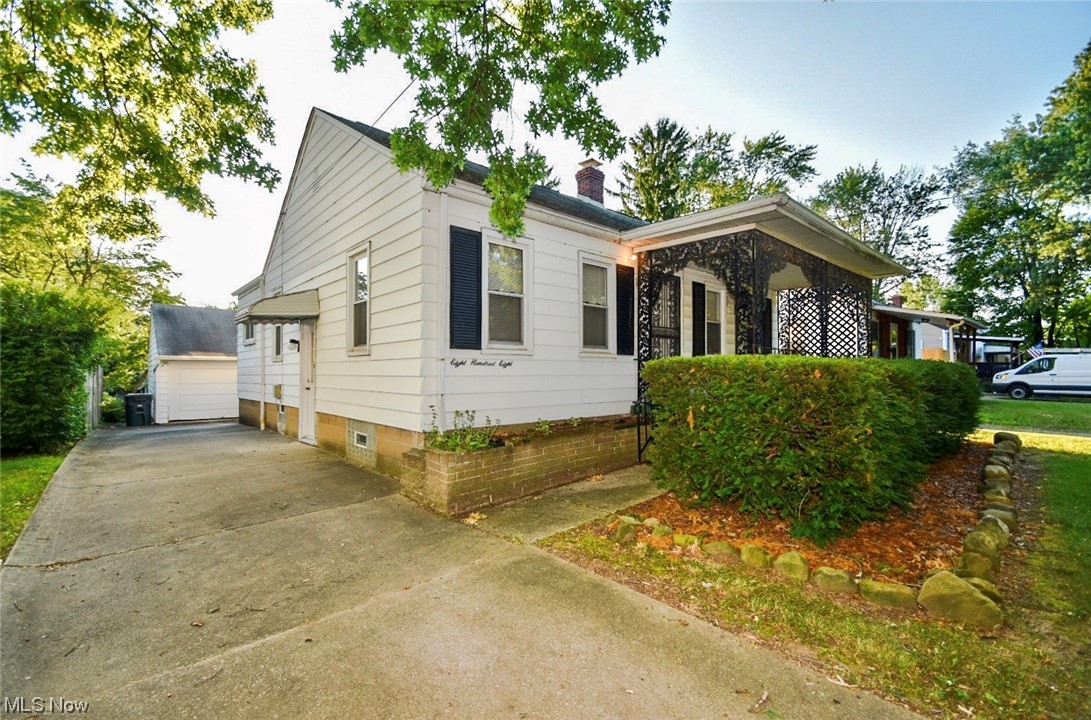 808 Kickapoo Avenue Akron, OH 44305 - Photo 2 of 14