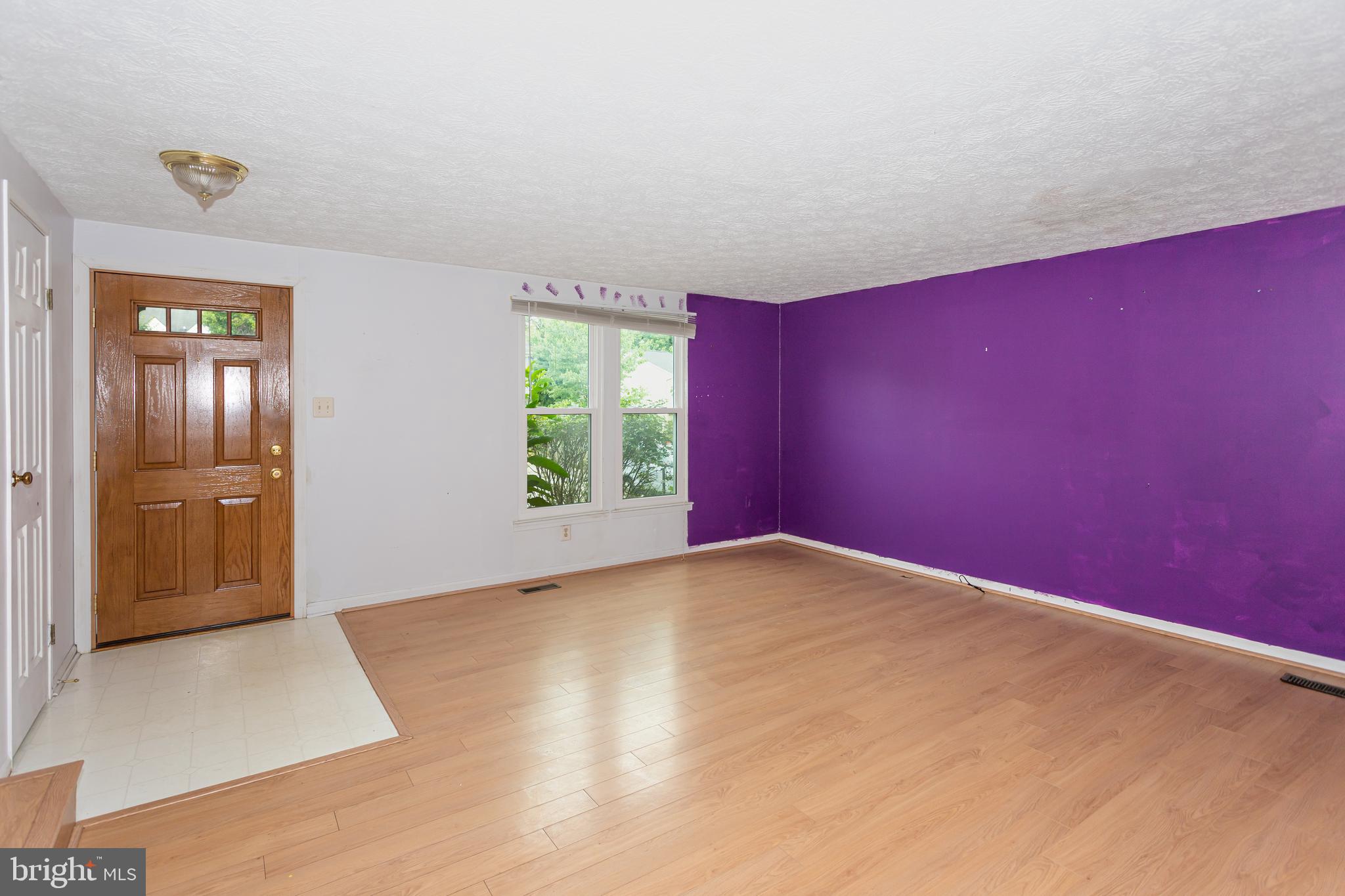 35 Trailwood Road Nottingham, MD 21236 - Photo 2 of 16 Living room