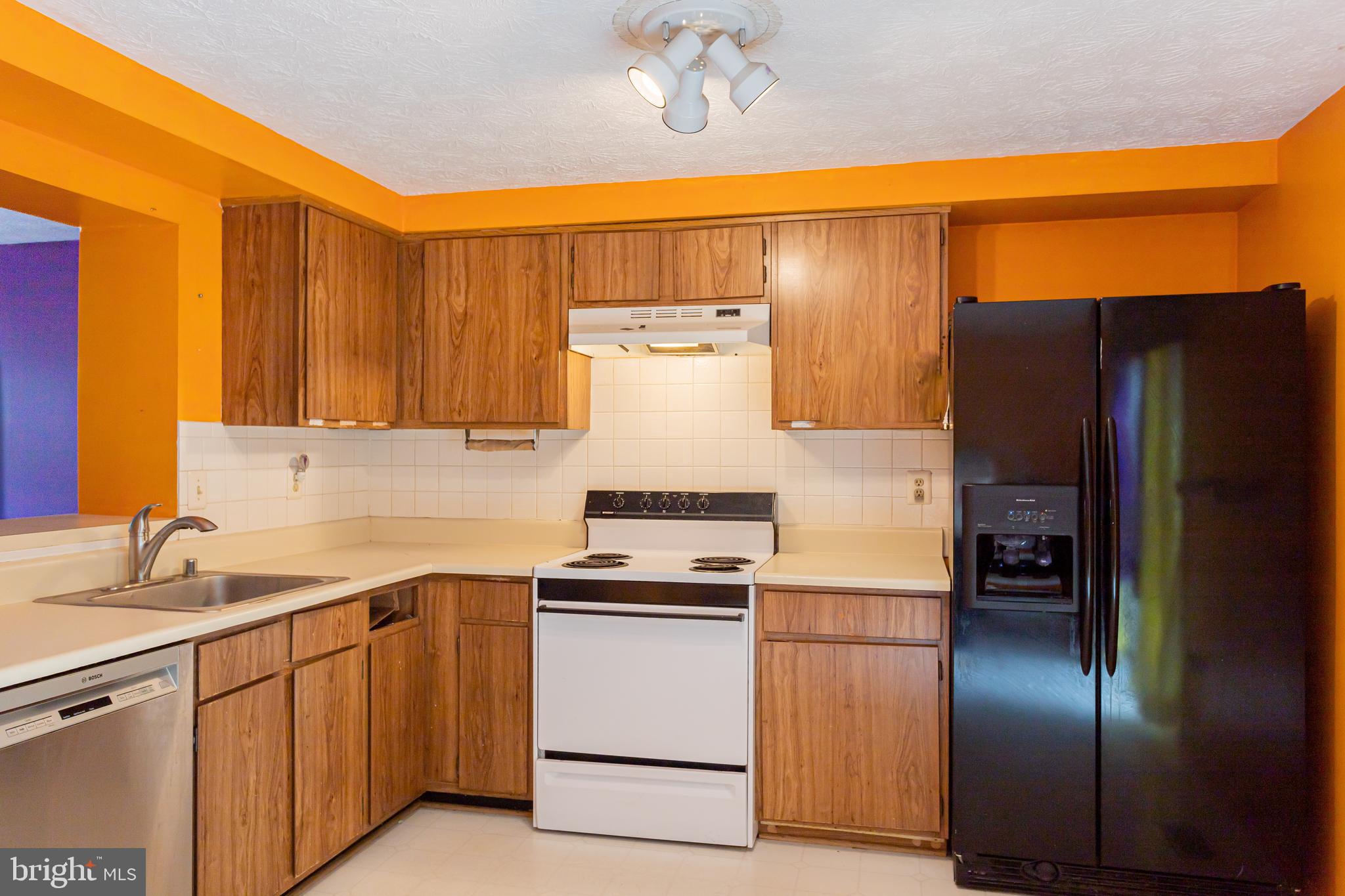 35 Trailwood Road Nottingham, MD 21236 - Photo 4 of 16 Wonderful electric cooking kitchen