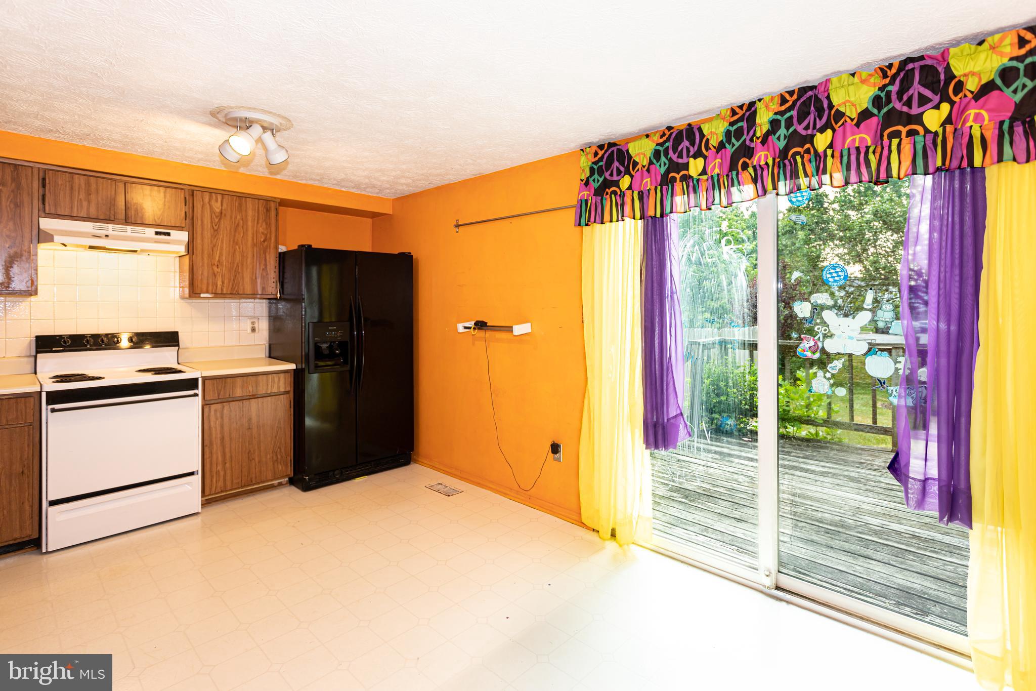 35 Trailwood Road Nottingham, MD 21236 - Photo 7 of 16 Fantastic natural light
