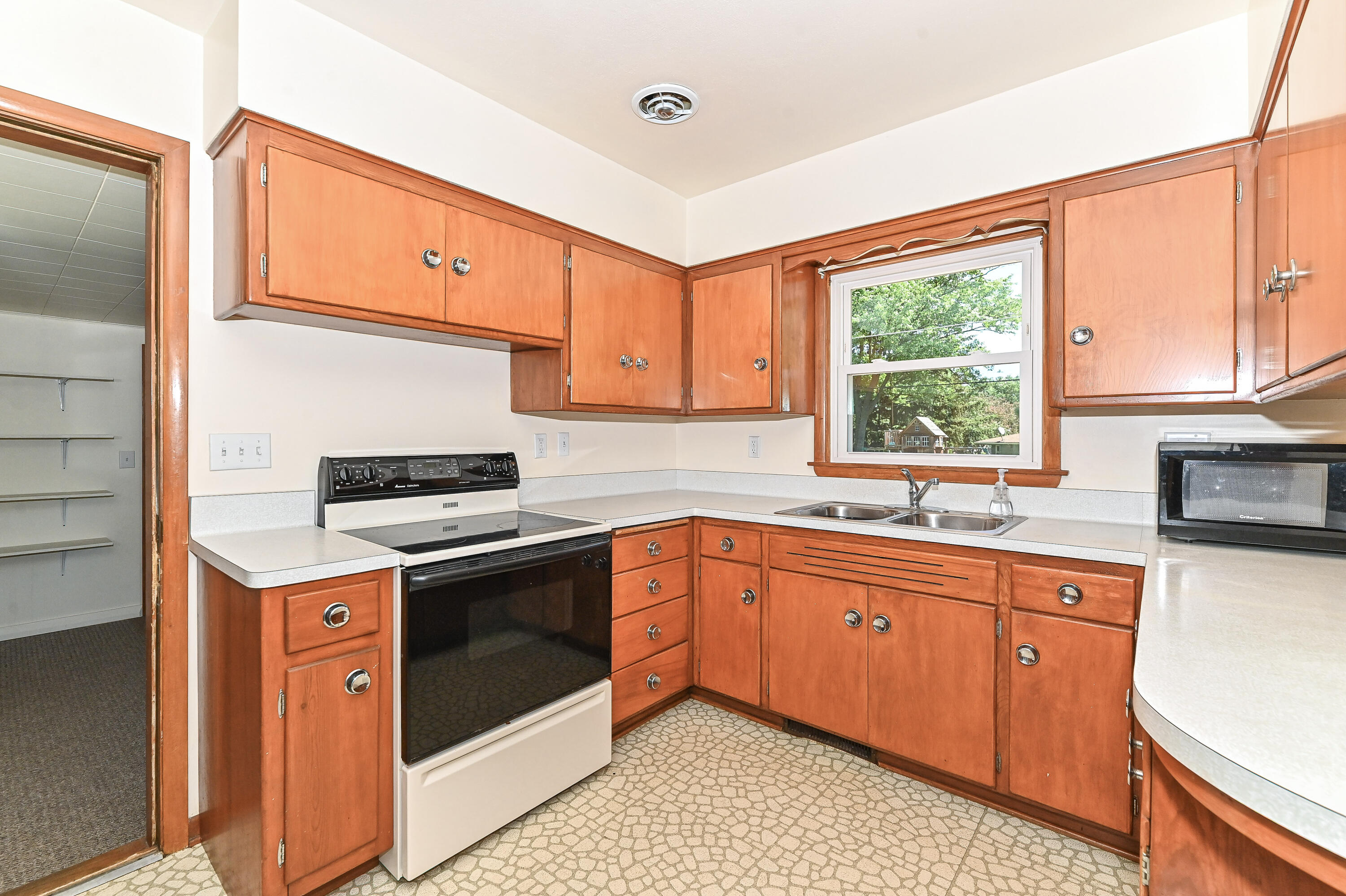 W156N8008 Pilgrim Road Menomonee Falls, WI 53051 - Photo 10 of 50 pilgrim-18