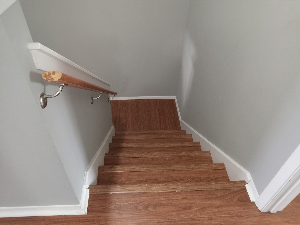 910 East Meadowmere Lane Austin, TX 78758 - Photo 24 of 27 a view of entryway