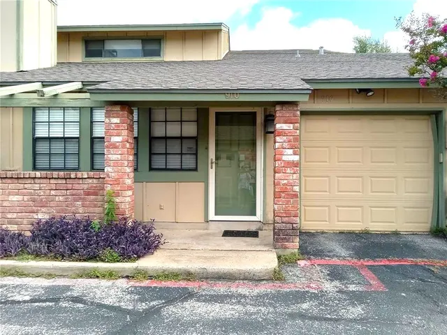 $1,495 | 910 East Meadowmere Lane, Austin, TX 78758