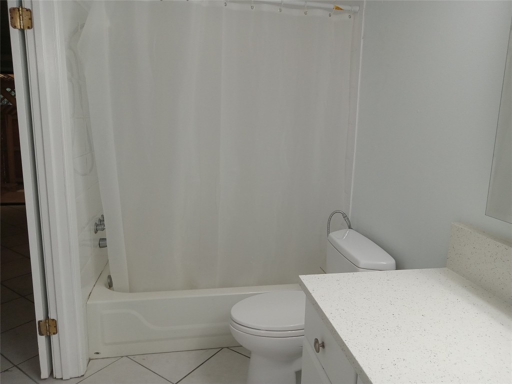 910 East Meadowmere Lane Austin, TX 78758 - Photo 10 of 27 a white toilet sitting next to a bath tub