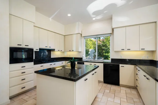 $2,195,000 | 443 Tomahawk Drive, Palm Desert, CA 92211