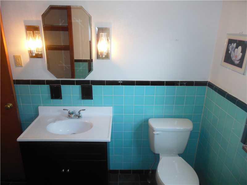 4205 Millington Road Greenfield, PA 15217 - Photo 11 of 20 Full Bath.