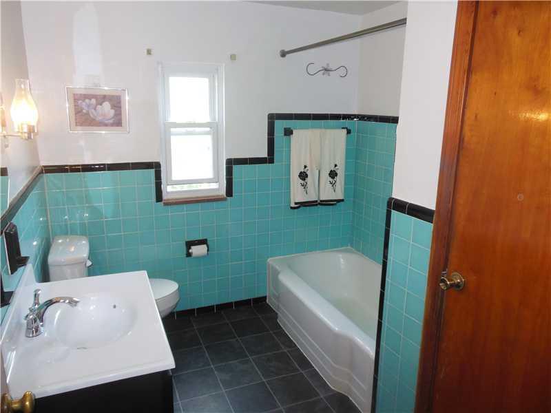 4205 Millington Road Greenfield, PA 15217 - Photo 10 of 20 Full Bath.