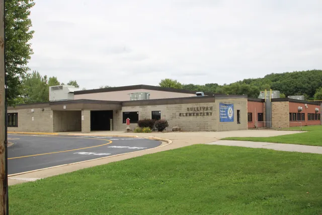 $359,900 | 631 Bakertown Drive, Sullivan, WI 53178