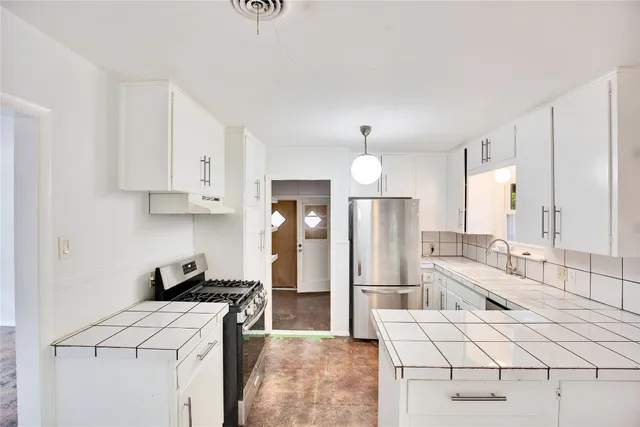 $2,500 | 1616 Ashberry Drive, Austin, TX 78723