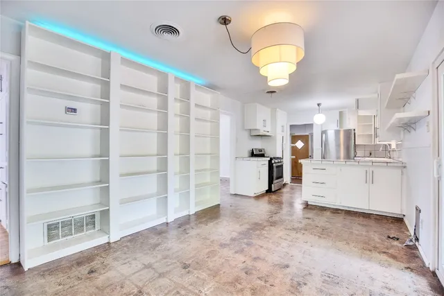 $2,500 | 1616 Ashberry Drive, Austin, TX 78723