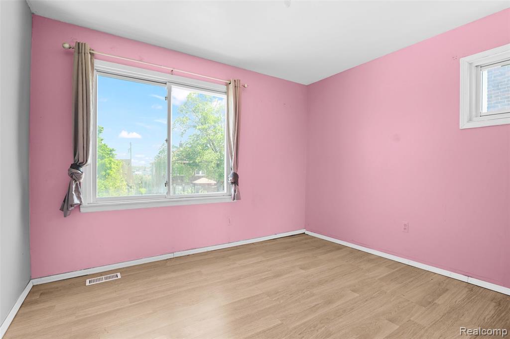 5003 Maple Street Dearborn, MI 48126 - Photo 15 of 41