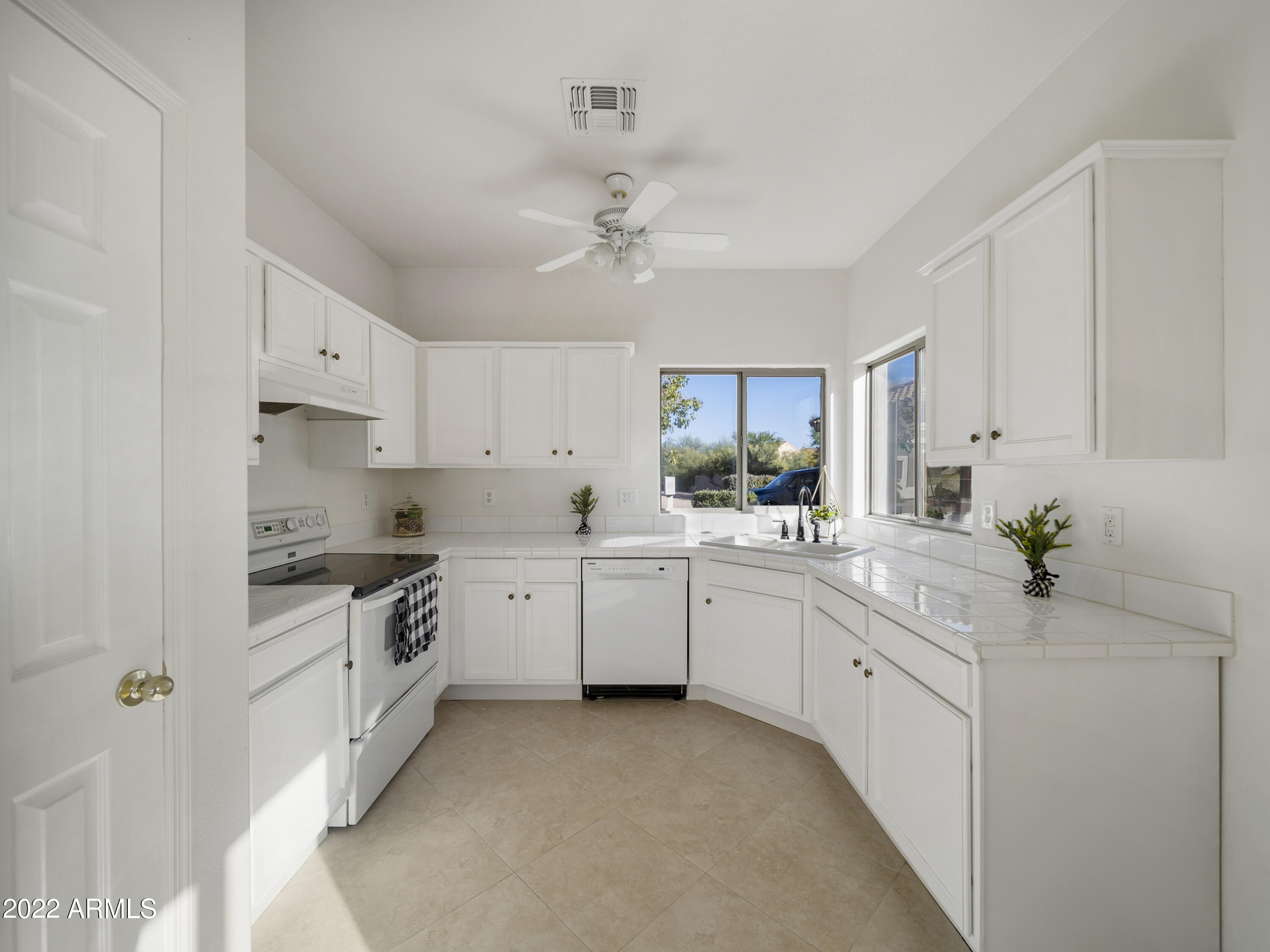 322 North 103rd Place Apache Junction, AZ 85120 - Photo 11 of 33 Kitchen