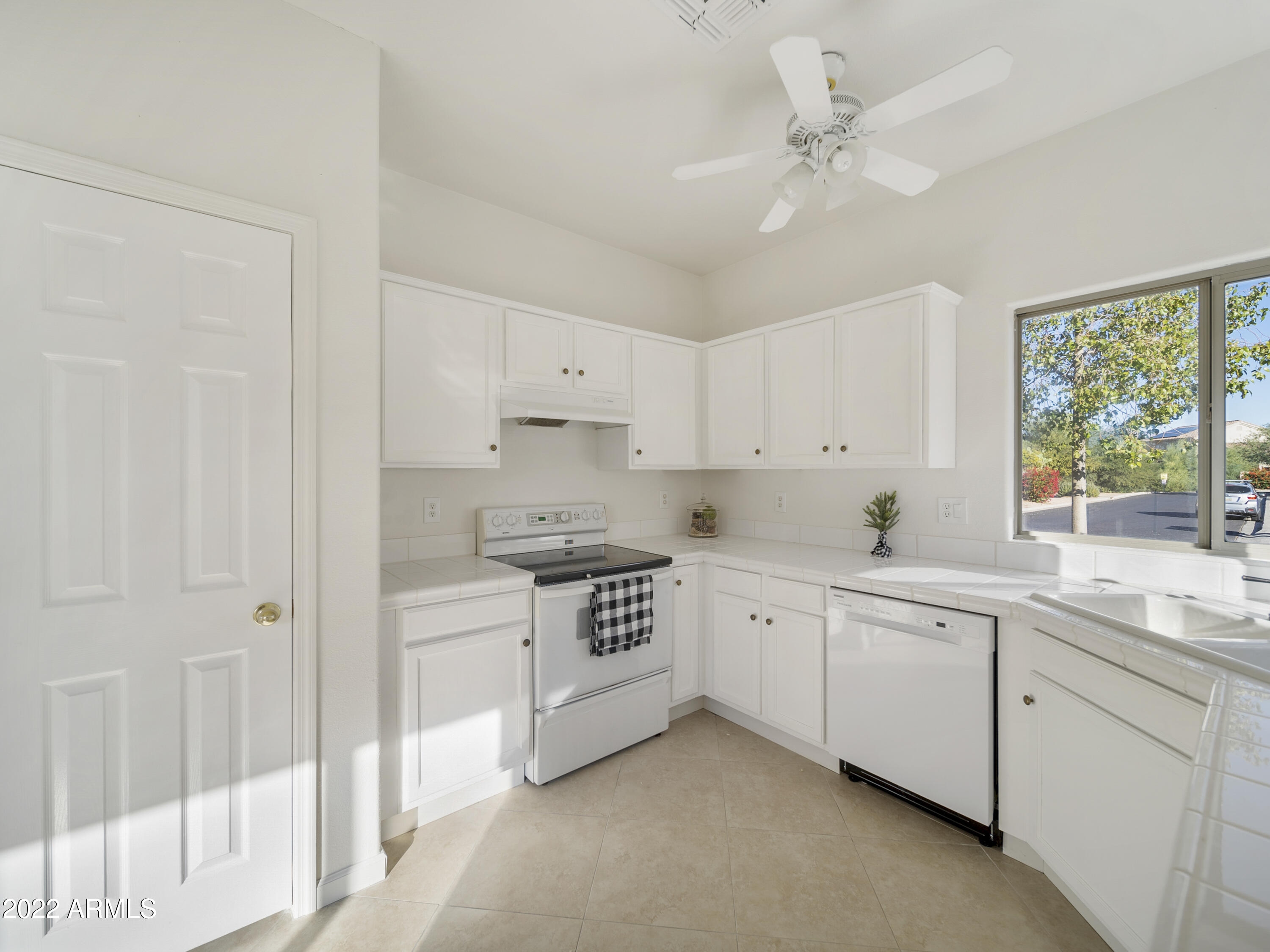 322 North 103rd Place Apache Junction, AZ 85120 - Photo 12 of 33 Kitchen