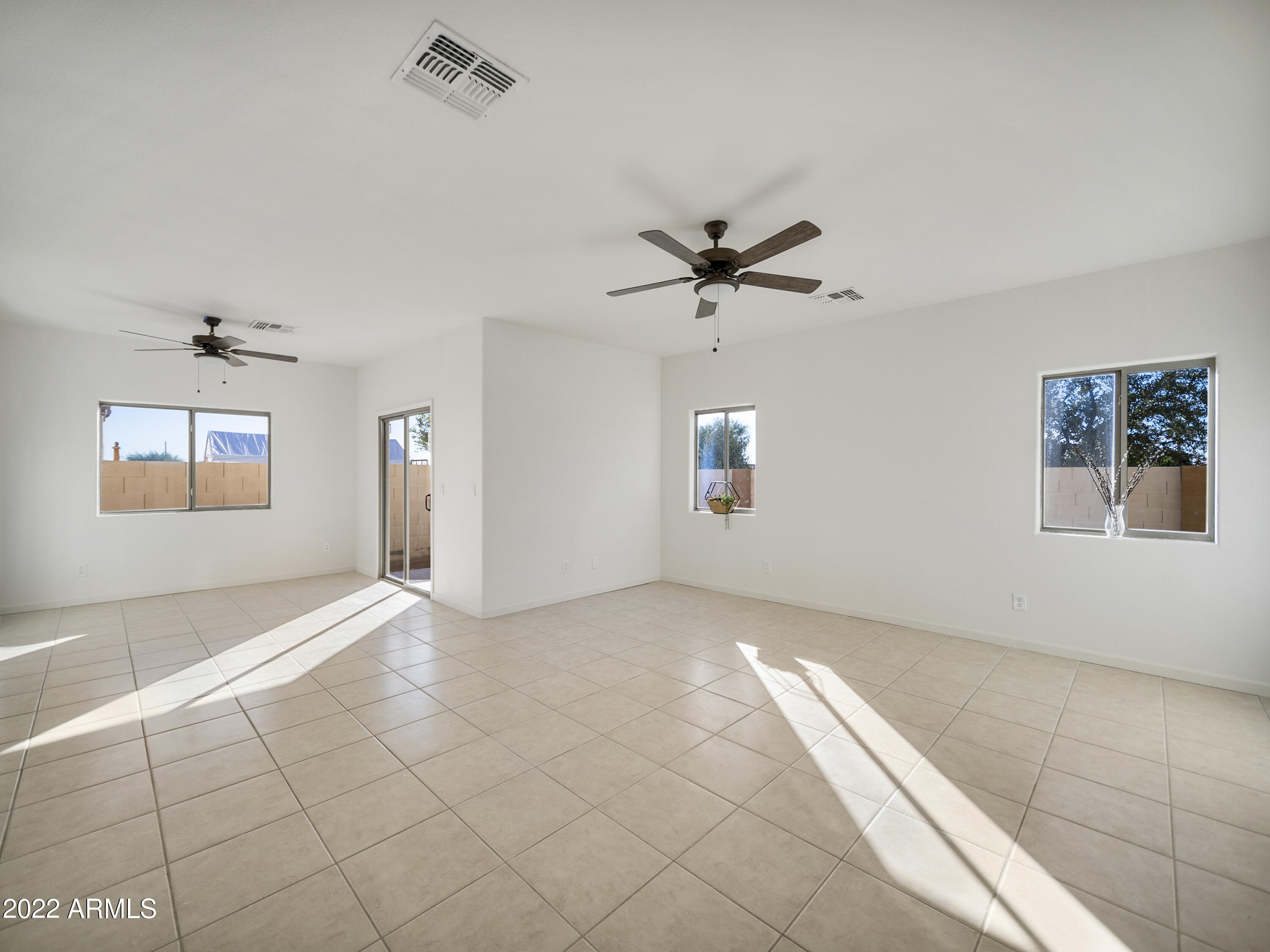 322 North 103rd Place Apache Junction, AZ 85120 - Photo 5 of 33 Living room