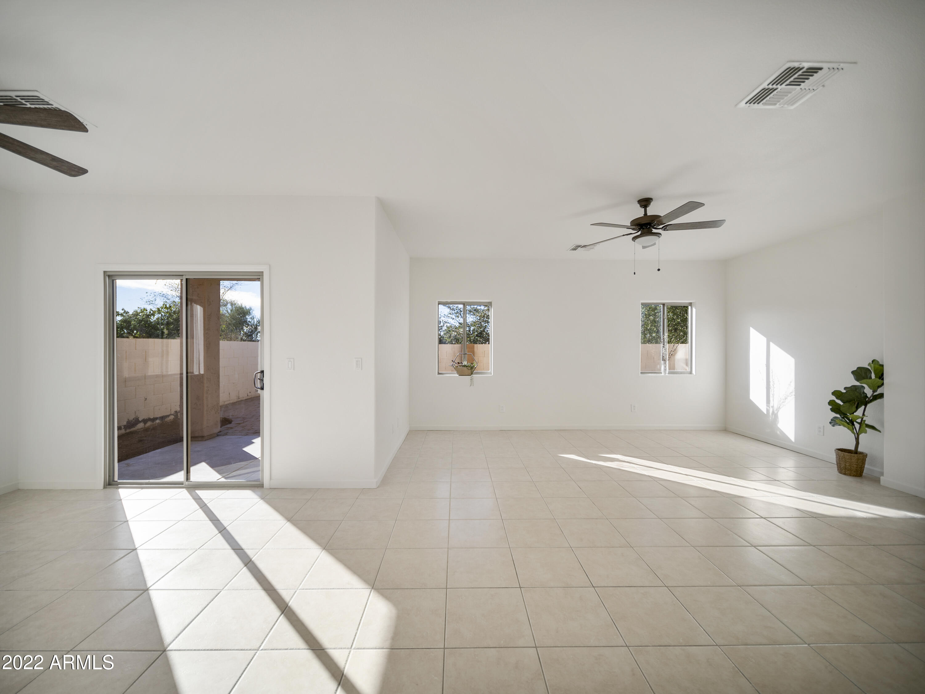 322 North 103rd Place Apache Junction, AZ 85120 - Photo 6 of 33 Living room