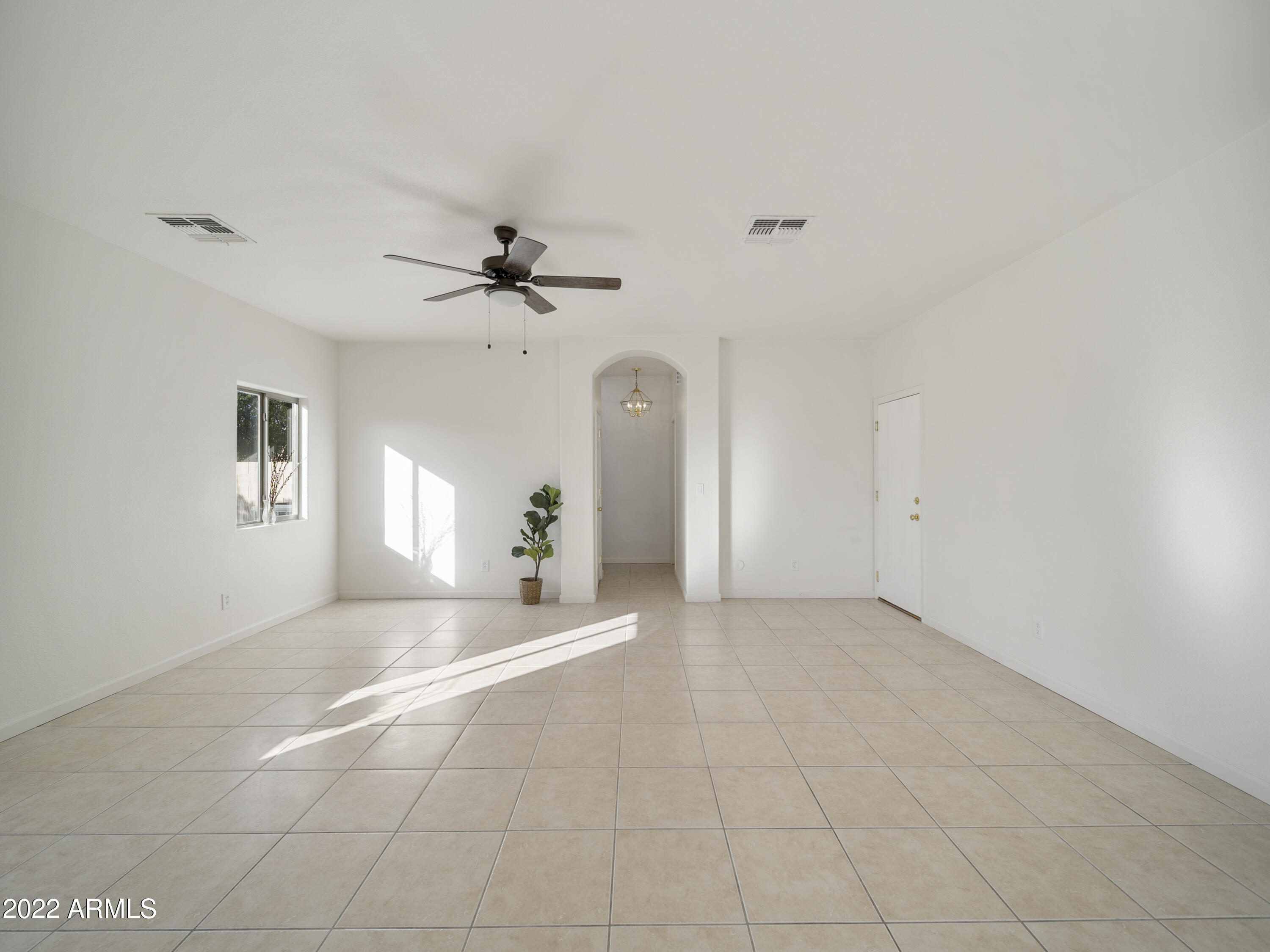 322 North 103rd Place Apache Junction, AZ 85120 - Photo 7 of 33 Living room