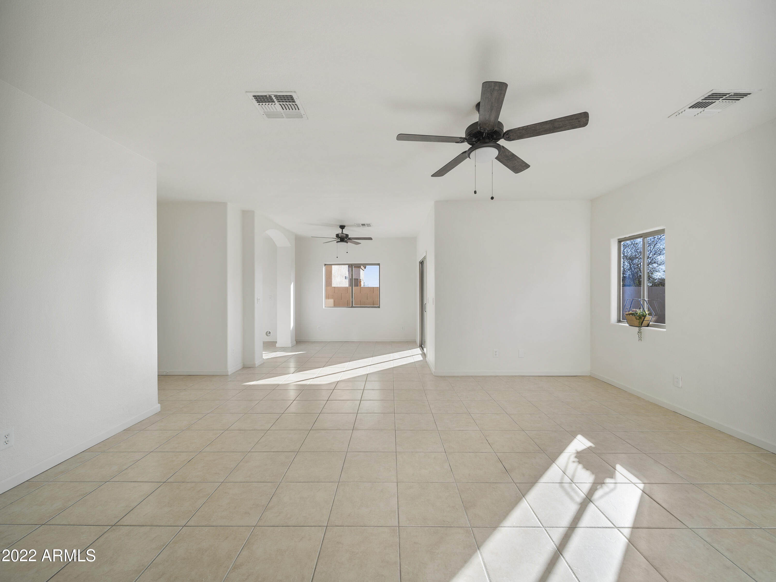 322 North 103rd Place Apache Junction, AZ 85120 - Photo 8 of 33 Living room