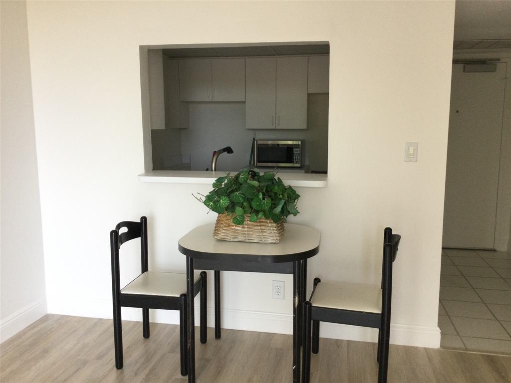 777 South Federal Highway, Unit 511RP Pompano Beach, FL 33062 - Photo 4 of 37 a room with furniture and a potted plant