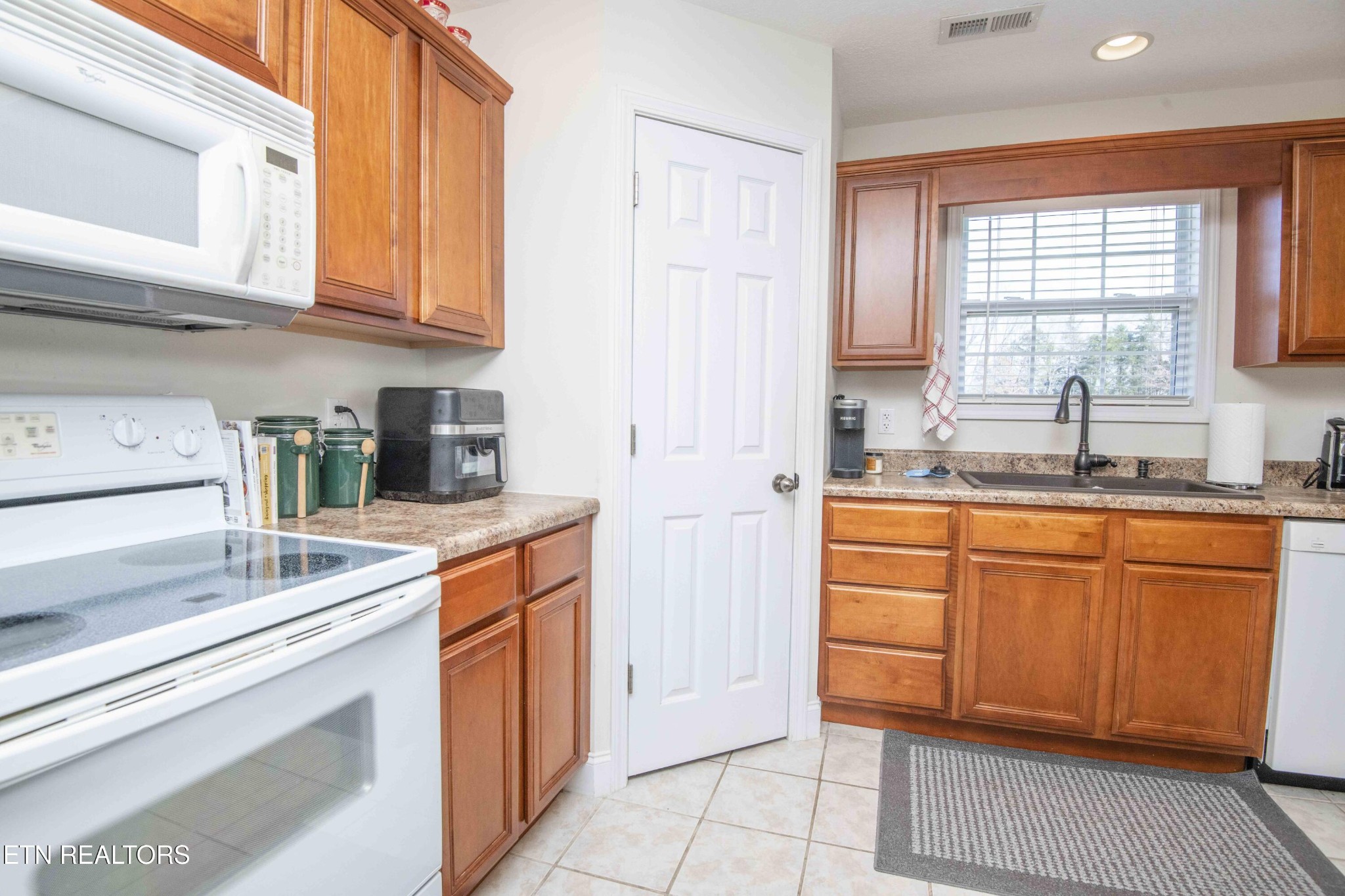 9656 Captain Smith Lane Corryton, TN 37721 - Photo 15 of 52