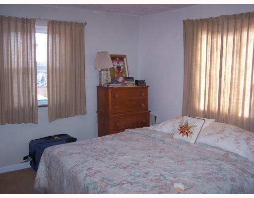 1438 Greentree Road Pittsburgh, PA 15220 - Photo 7 of 12 Master Bedroom. Large master bedroom on main floor with ample closet space