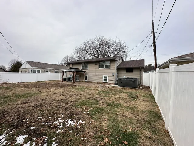 $164,900 | 305 West Miller Road, Sterling, IL 61081