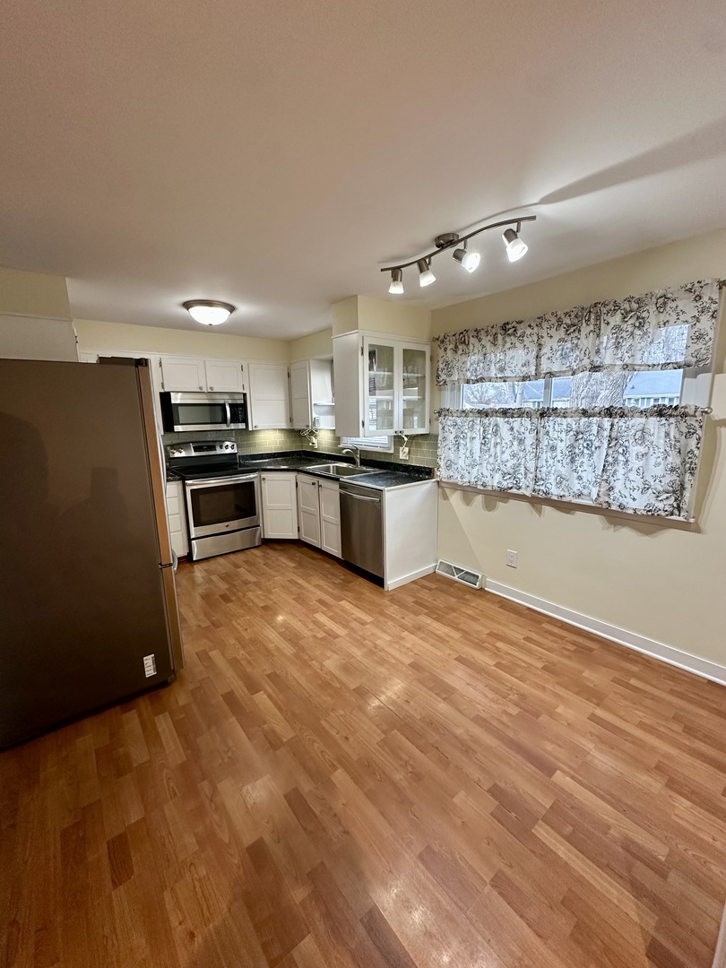 305 West Miller Road Sterling, IL 61081 - Photo 3 of 21