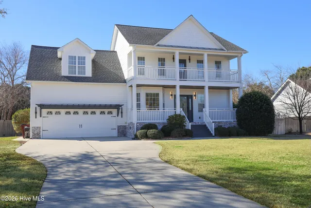 $749,900 | 114 Cove Side Lane, Hampstead, NC 28443