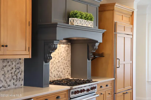 $749,900 | 114 Cove Side Lane, Hampstead, NC 28443