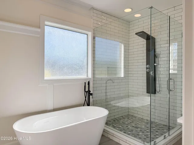 $749,900 | 114 Cove Side Lane, Hampstead, NC 28443