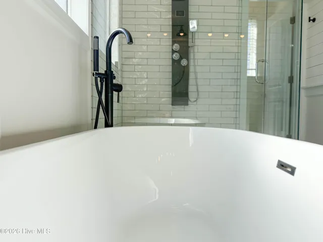 $749,900 | 114 Cove Side Lane, Hampstead, NC 28443