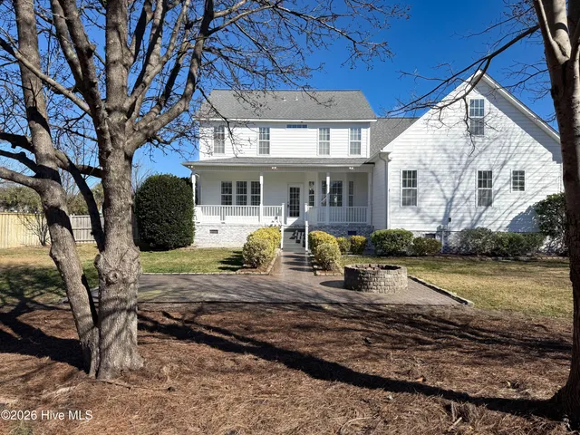 $749,900 | 114 Cove Side Lane, Hampstead, NC 28443