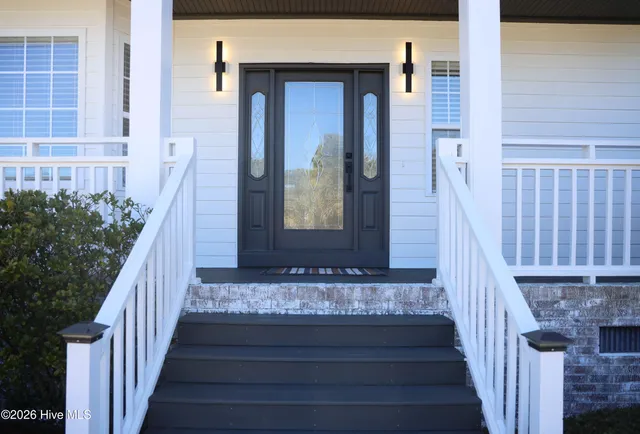 $749,900 | 114 Cove Side Lane, Hampstead, NC 28443