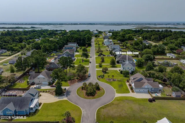 $749,900 | 114 Cove Side Lane, Hampstead, NC 28443