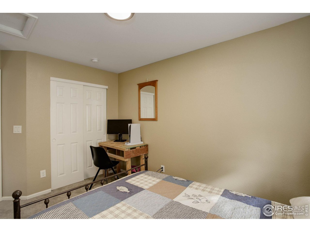 1205 Trail Ridge Road Longmont, CO 80504 - Photo 22 of 23 a workspace with furniture and mirror