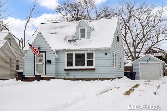 $299,900 | 265 West 21st Street, Holland, MI 49423