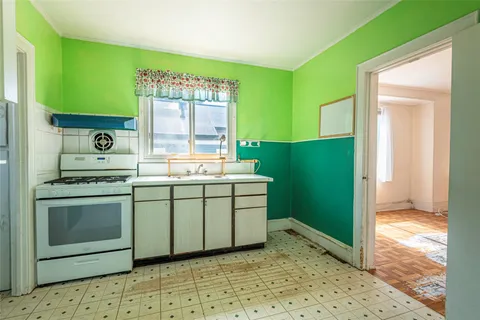 $499,000 | 2 Florence Street, Baldwin, NY 11510