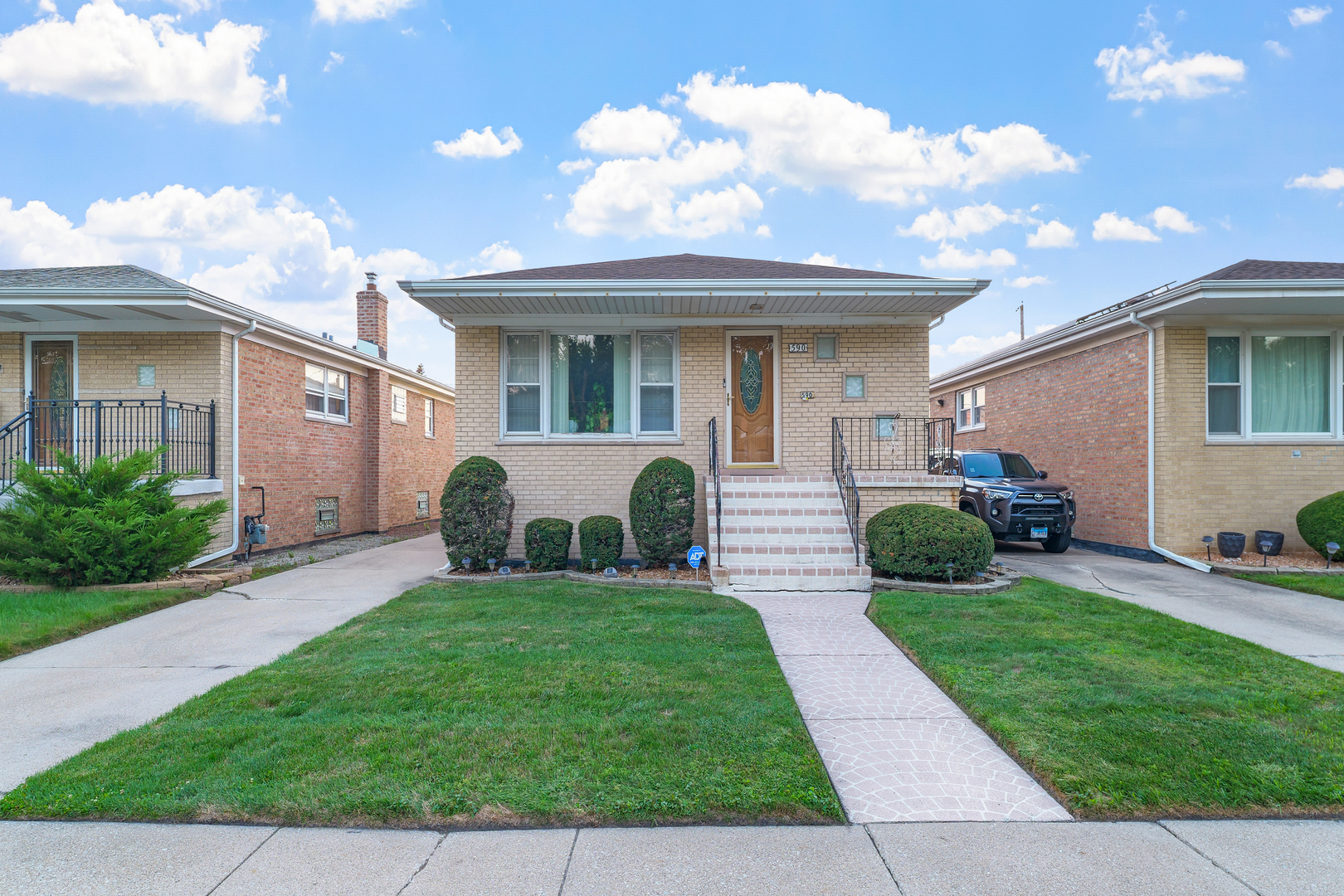 590 Exchange Avenue Calumet City, IL 60409 - Photo 1 of 16