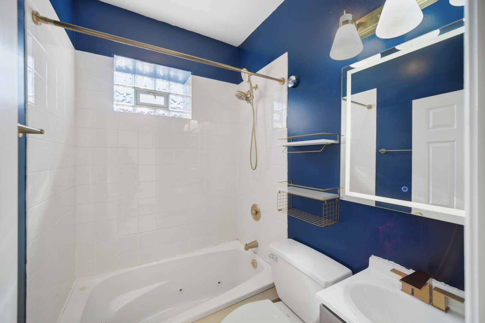 6712 South Ridgeland Avenue, Unit 3A Chicago, IL 60649 - Photo 8 of 14 a bathroom with a bathtub a toilet and a shower