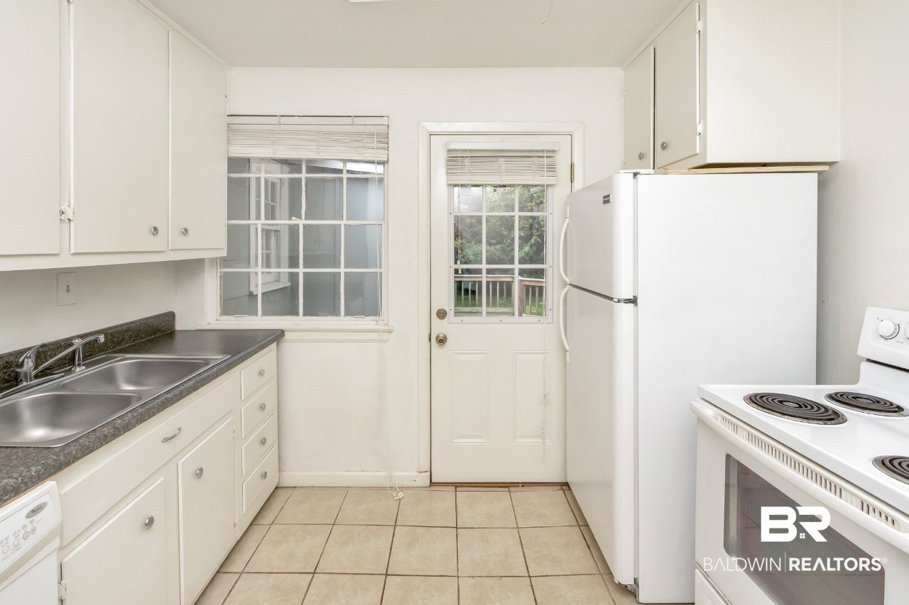 8 Princess Anne Road Mobile, AL 36608 - Photo 10 of 24